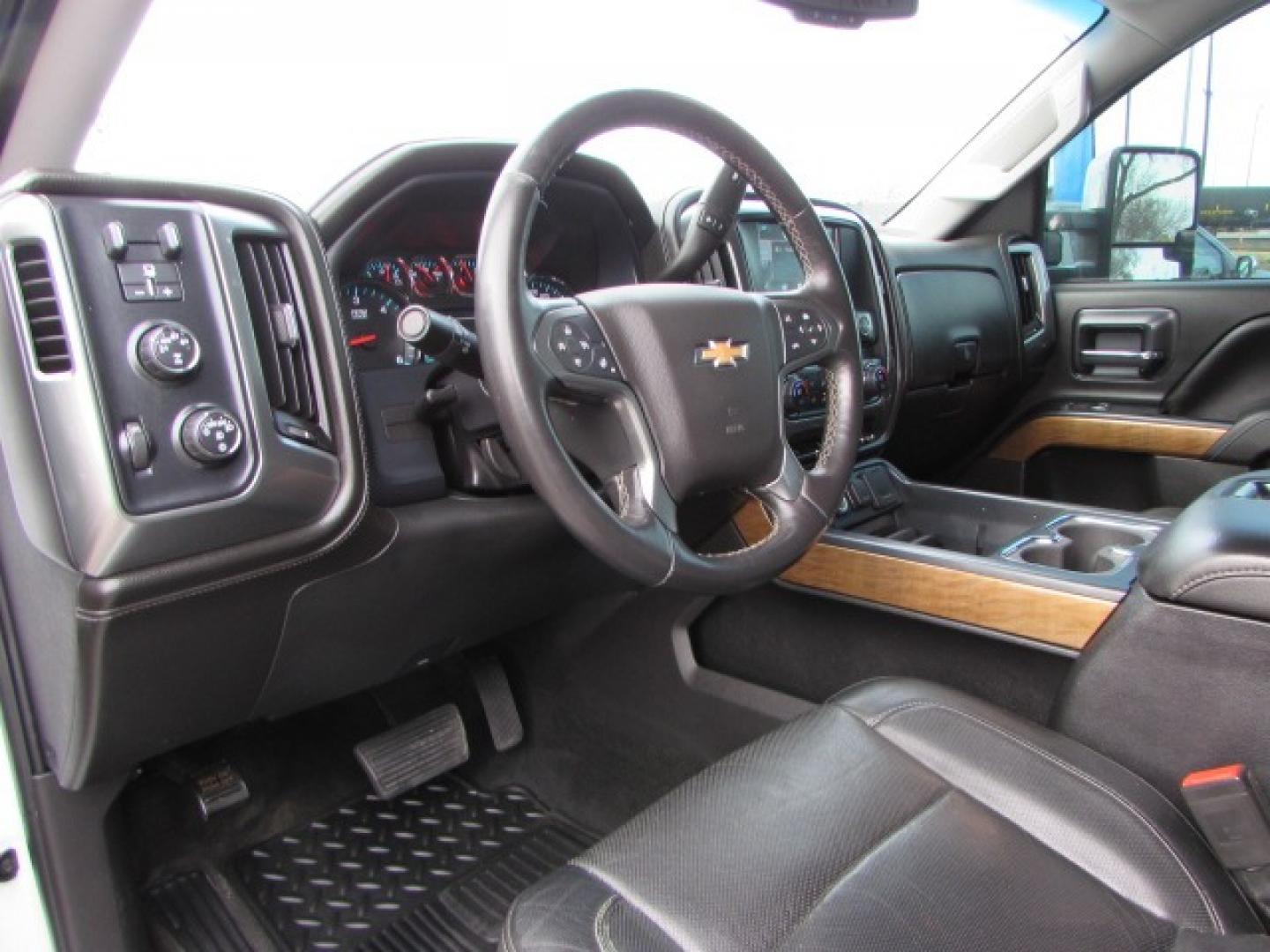 2015 White /Black Chevrolet Silverado 1500 LTZ Crew Cab Short Box 4WD (3GCUKSEJ7FG) with an 6.2L Ecotec gasoline engine, 6 speed automatic transmission, located at 4562 State Avenue, Billings, MT, 59101, (406) 896-9833, 45.769516, -108.526772 - Photo#10